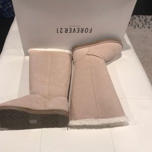 NWB Forever 21 Suede Winter Fall Boots with Fur
